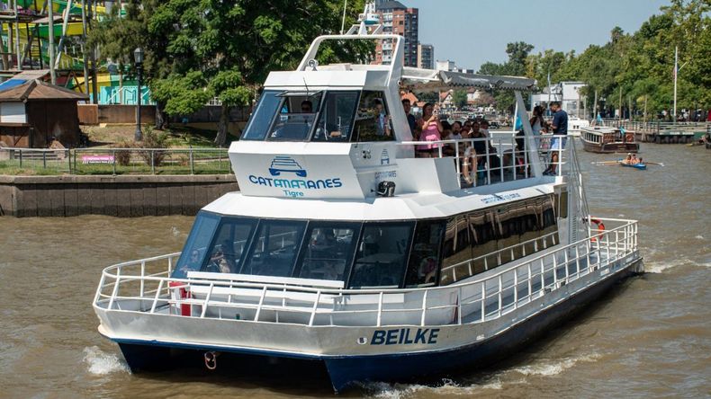 Un nuevo atractivo turístico se incorporó a la Ciudad de Buenos Aires con el regreso del servicio de catamarán en el Riachuelo.  