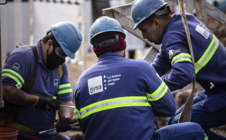 Desde la empresa pidieron a los usuarios reducir el consumo del servicio por la falta de suministro eléctrico en los barrios afectados por el siniestro.