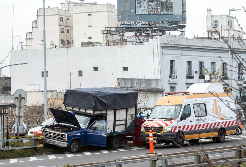 El hombre sufrió una trágica muerte cuando fue arrollado por su propia camioneta.