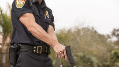 Un policía fue despedido por utilizar su uniforme en un video para plataformas de adultos Un policía fue despedido por utilizar su uniforme en un video para plataformas de adultos