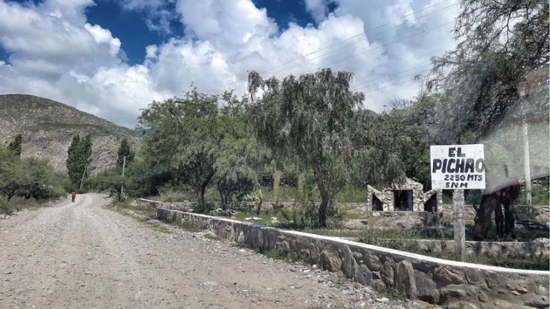 El Pichao, un pequeño pueblo ubicado en la provincia de Tucumán, Argentina, se presenta como un refugio de paz y tranquilidad en medio de la imponente belleza de los Valles Calchaquíes.