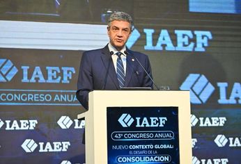“Acá cuidamos y acompañamos al sector privado, subrayó Macri. “Acá cuidamos y acompañamos al sector privado, subrayó Macri.