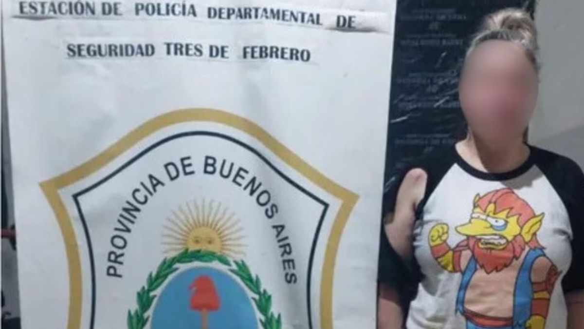 Detuvieron a una mujer que atacó y amenazó a fotógrafos en el acto de Javier Milei en Tres de Febrero