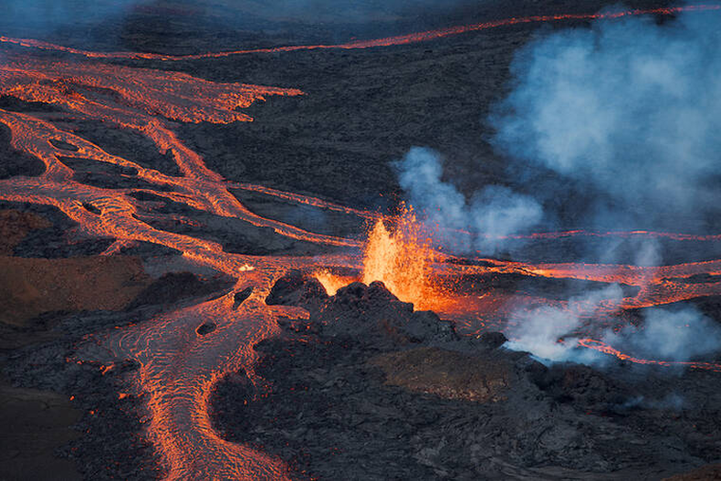 El volcán rompió su sueño eterno.