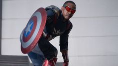 La trama de la pieza audiovisual profundiza en su lucha interna con la responsabilidad de portar el escudo. La trama de la pieza audiovisual profundiza en su lucha interna con la responsabilidad de portar el escudo.