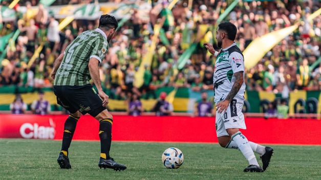 Un momento del partido entre San Martín de San Juan y Aldosivi, que selló el descenso de los cuyanos.