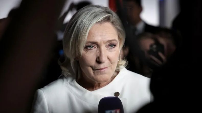 Marine Le Pen podría quedar inhabilitada para ejercer cargos públicos.