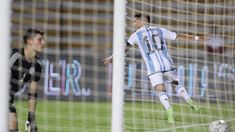 Thiago Almada festeja su primer gol ante Chile. Thiago Almada festeja su primer gol ante Chile.
