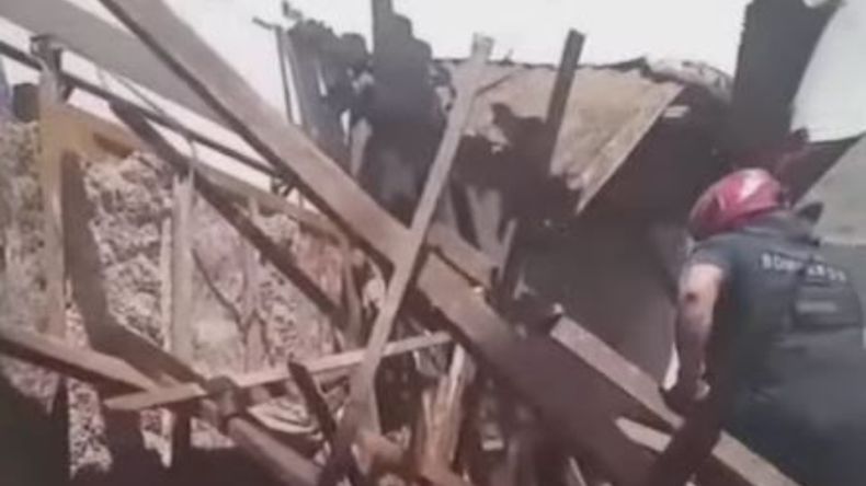 La persona se encontraría solo y pudo salir por su propios medios del interior del inmueble.&nbsp;