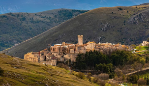 Santo Stefano di Sessanio es un pequeño pueblo medieval de Italia que busca nuevos habitantes para recuperar su actividad durante todo el año.
