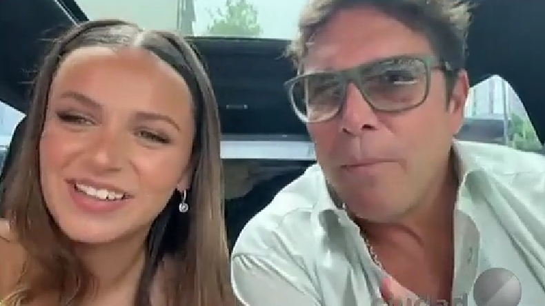 La pareja habló con la prensa antes de casarse por civil.