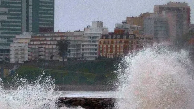 El Servicio Meteorológico Nacional mantiene un alerta amarillo para la ciudad turística argentina.