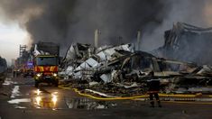 Equipos de emergencia continuaban trabajando en Kiev.