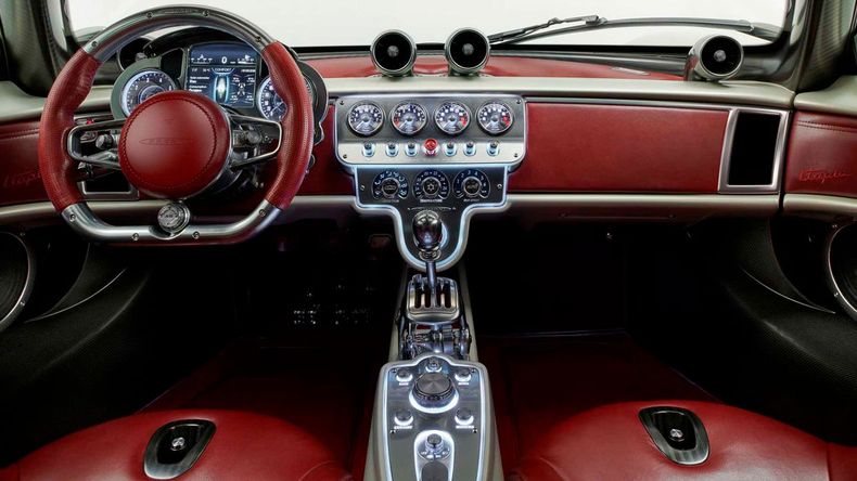 Interior retro del Pagani Utopía.