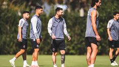 Lionel Messi disfruta del entrenamiento con sus compañeros. Lionel Messi disfruta del entrenamiento con sus compañeros.
