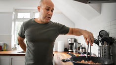 Los consejos culinarios más comunes que deberías evitar, desde errores con la carne hasta malas prácticas con los vegetales. Los consejos culinarios más comunes que deberías evitar, desde errores con la carne hasta malas prácticas con los vegetales.