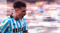 El lateral derecho festeja su golazo. El lateral derecho festeja su golazo.