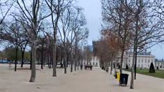 La ciudad de París fue reforzada por militares centinelas. La ciudad de París fue reforzada por militares centinelas.