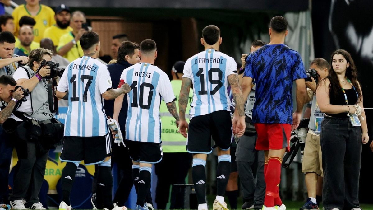 La Selección argentina se retiró de la cancha tras la represión de la