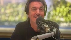 El cantautor ensayó una defensa, pero igual quedó mal parado. El cantautor ensayó una defensa, pero igual quedó mal parado.