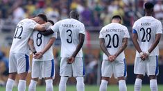 Los jugadores portugueses del Al Hilal estallaron en llanto en el minuto de silencio. Los jugadores portugueses del Al Hilal estallaron en llanto en el minuto de silencio.