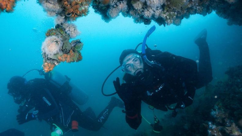 El turismo en el Golfo San Matías encuentra en este balneario un punto fuerte por su oferta de playas seguras, actividades náuticas y excursiones patagónicas.