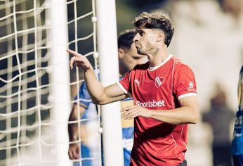 Walter Mazzantti metió el primer gol del partido para Independiente.