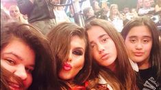 Las hijas de Jorge Rial le hacen el aguante a Loly Antoniale en el Bailando Las hijas de Jorge Rial le hacen el aguante a Loly Antoniale en el Bailando