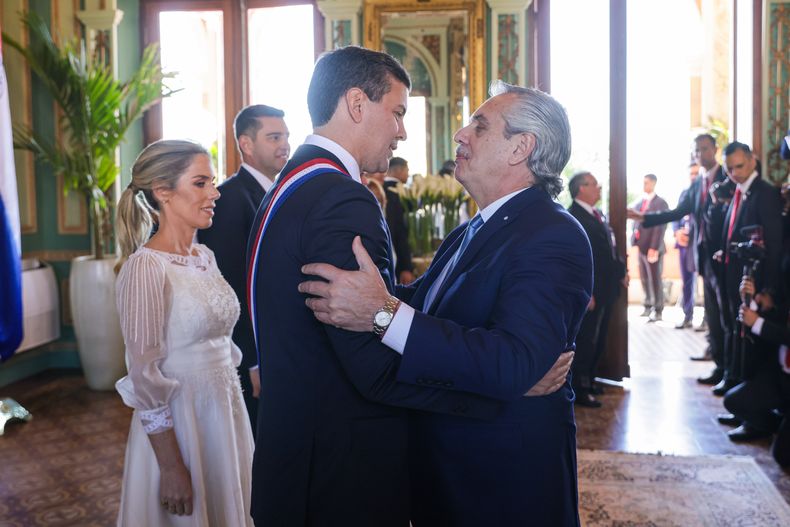 Alberto Fernandez junto a Pena