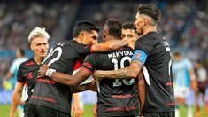 Los jugadores del Pincha festejaron el triunfo en Avellaneda. Los jugadores del Pincha festejaron el triunfo en Avellaneda.