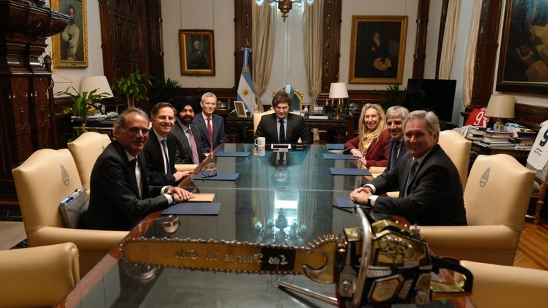 La foto del encuentro de Javier Milei con Ajay Banga en Casa Rosada.&nbsp;