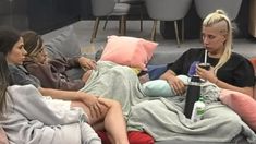 La Tora se sinceró con las mujeres. La Tora se sinceró con las mujeres.