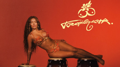 Tropicoqueta es una vuelta a las raíces musicales de la artista colombiana. Tropicoqueta es una vuelta a las raíces musicales de la artista colombiana.