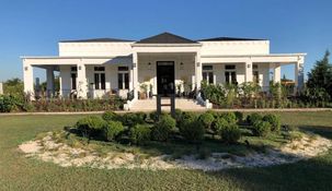 El Hotel de los Famosos está llegando a su fin y las revoluciones de los participantes están incontrolables. El Hotel de los Famosos está llegando a su fin y las revoluciones de los participantes están incontrolables.