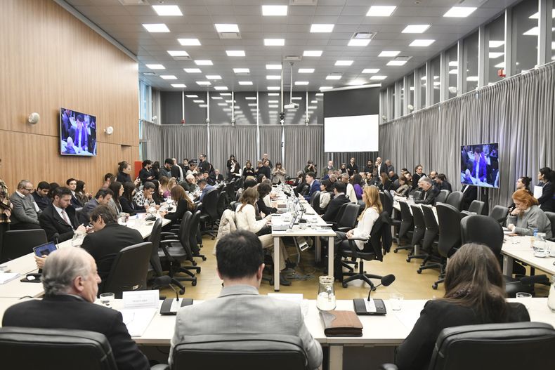 El plenario de comisiones para definir el dictamen de los proyectos sobre morosidad y endeudamiento.