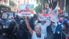 Los jubilados, uno de los sectores más golpeados por las medidas económicas del Gobierno. Los jubilados, uno de los sectores más golpeados por las medidas económicas del Gobierno.