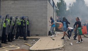 Los disturbios se extendieron por todo Reino Unido.