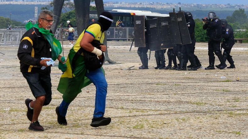 Luego de recuperar el control de los edificios invadidos comenzó la investigación judicial.