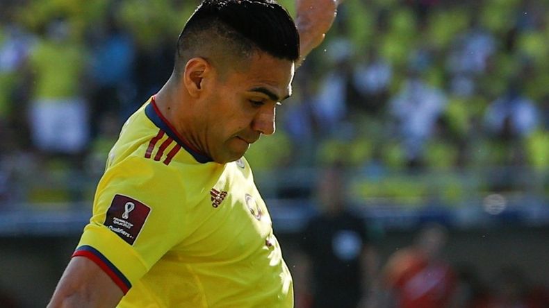 Rueda deberá hacer un cambio obligado por acumulación de amarillas de Jerry Mena. Falcao será titular.