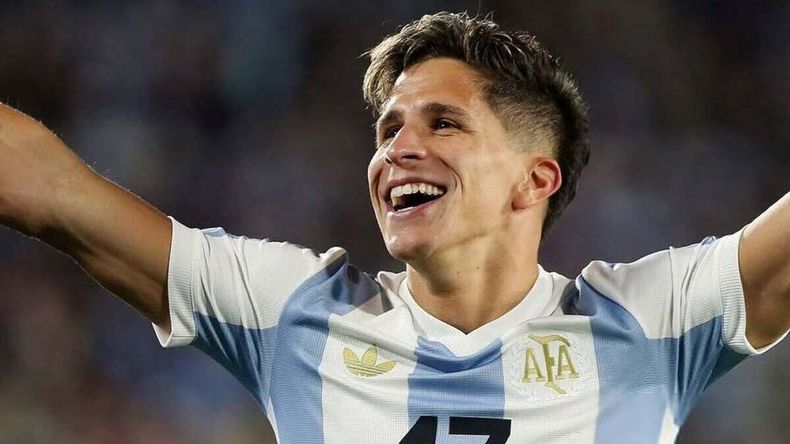 Giuliano Simeone marcó tendencia con un look total black.