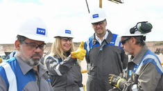 Karina Milei junto a Manuel Adorni.