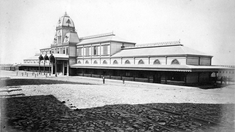 La Estación Central de Buenos Aires fue destruida por un incendio en 1897. La Estación Central de Buenos Aires fue destruida por un incendio en 1897.