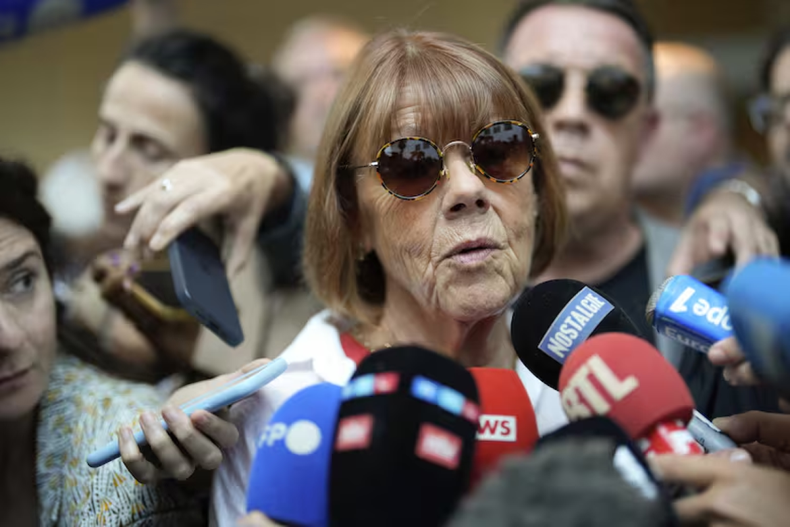 Gisele a la salida del tribunal de Avignon donde dio un escalofriante testimonio.