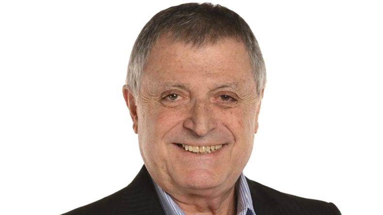 Gino Renni interpreta al Tano en El primero de nosotros.