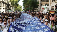 Convocaron a un acto Por la Democracia, No votamos Derecha