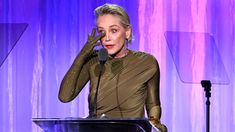 La actriz sorprendió durante una gala benéfica. La actriz sorprendió durante una gala benéfica.