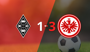 Con doblete de Jesper Lindström, Eintracht Frankfurt derrotó a B. Mönchengladbach