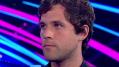 Agustín pidió a la gente que no se bajen de la frodoneta. Agustín pidió a la gente que no se bajen de la frodoneta.