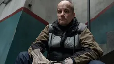 Marcelo Subiotto en la piel de Lucas, parte del grupo de Juan Salvo en El Eternauta. Marcelo Subiotto en la piel de Lucas, parte del grupo de Juan Salvo en El Eternauta.