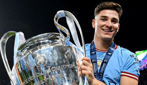 El delantero campeón mundial se mostró contento por la victoria del campeonato europeo. El delantero campeón mundial se mostró contento por la victoria del campeonato europeo.